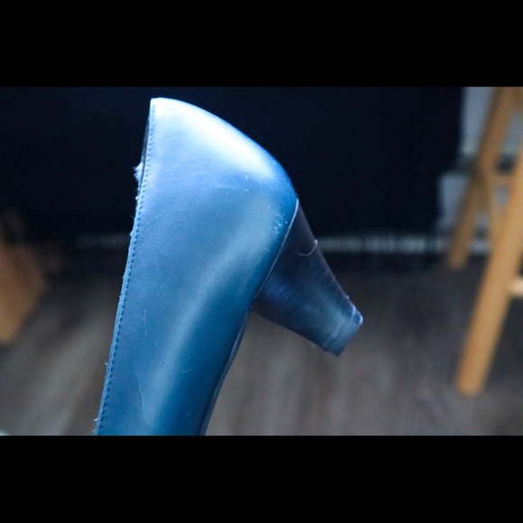 Pair of Talbots Navy Pumps - Gorgeous color (size 10M) - Picture 5 of 6